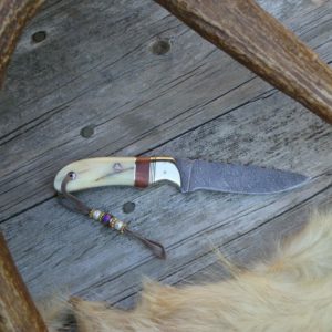 CREAM COLOR GIRAFFE BONE AMBOYNA WOOD HANDLE DAMASCUS BLADE