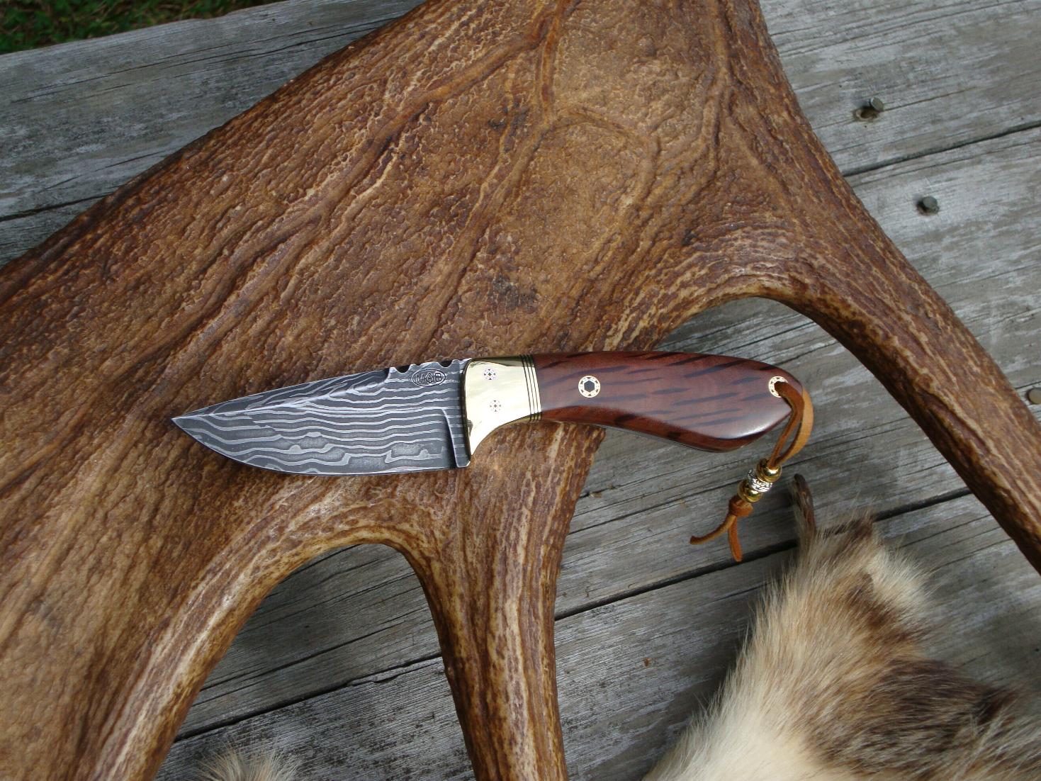 AUSTRALIAN HAIRY OAK HANDLE STRAIGHT LINE DAMASCUS KNIFE