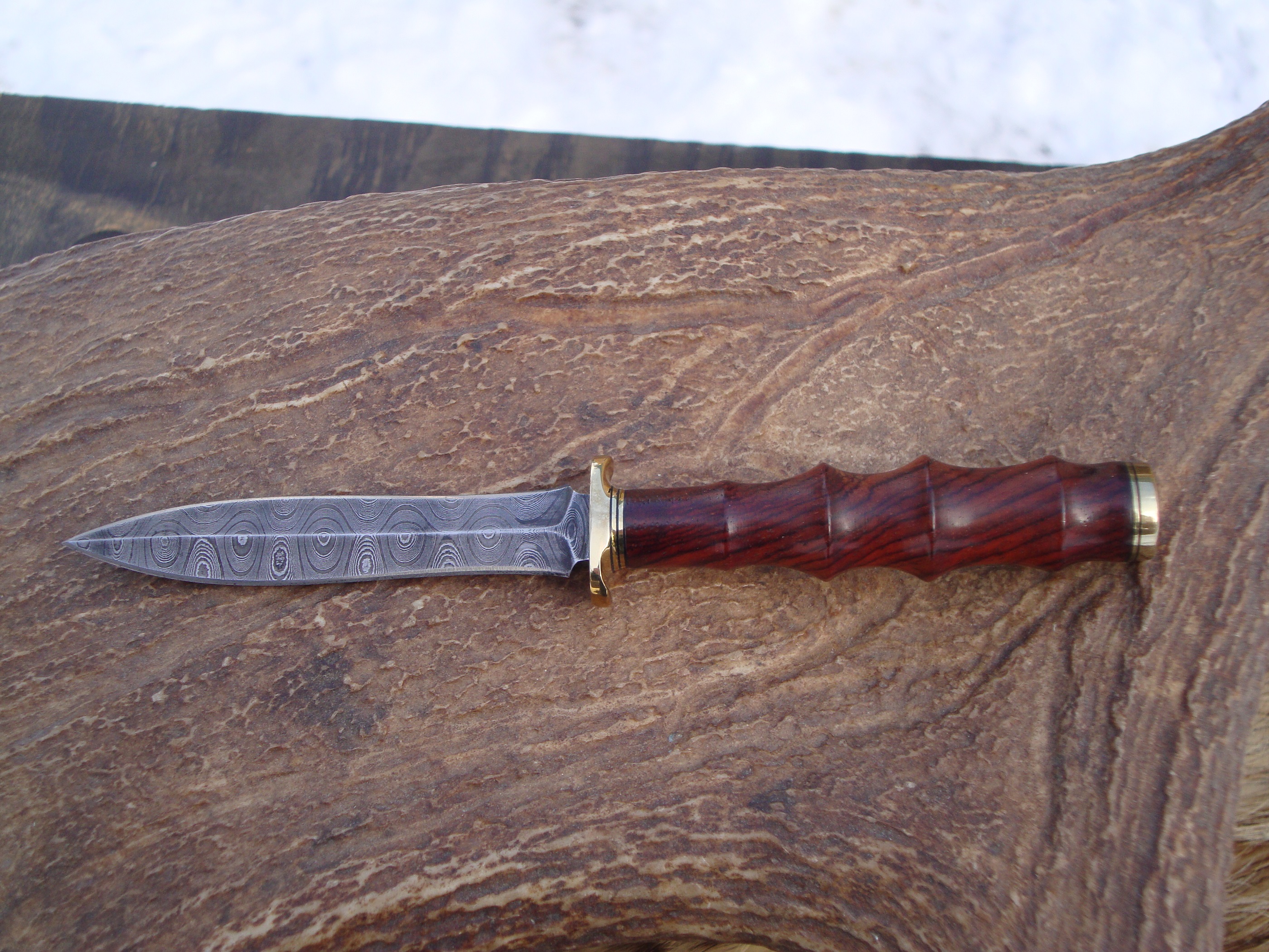 Cocobolo handle finger print pattern damascus blade dagger