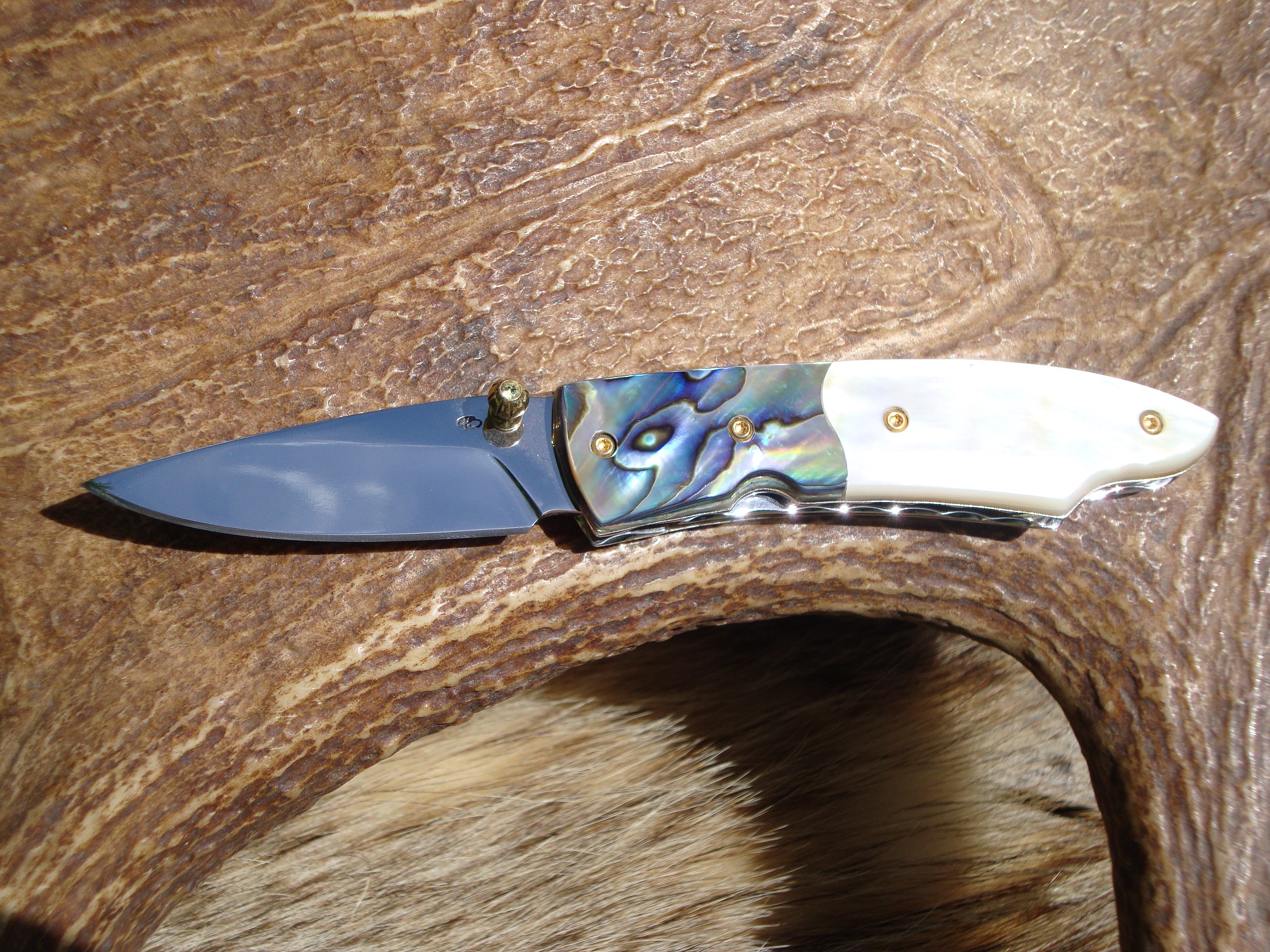 WHITE MOTHER OF PEARL WITH ABALONE SCALES CUSTOM POCKET KNIFE
